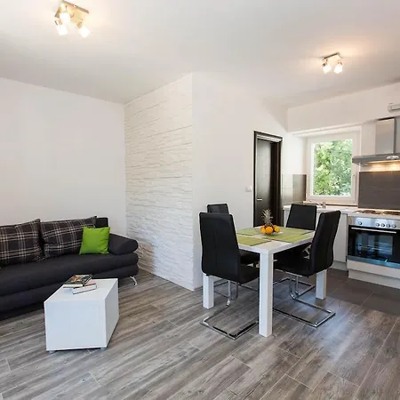 Mia Apartman